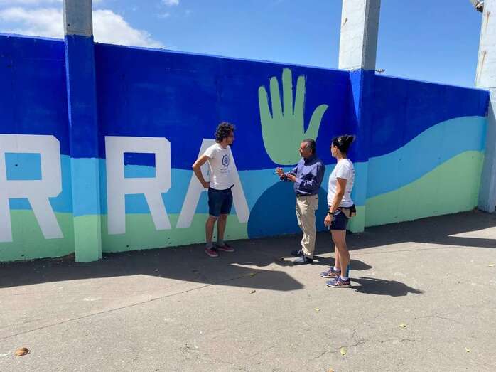 El mural tiene como lemaÂ Una sola tierra / TA